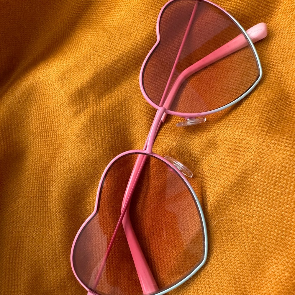 Heartshapped Ombre Wire Sunglasses